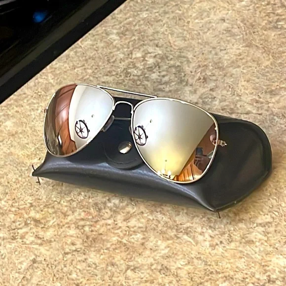 Mirrored Aviator Sunglasses 🕶️ w/ Cloth & Case - Picture 1 of 1